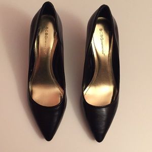 BCBG Black Pumps